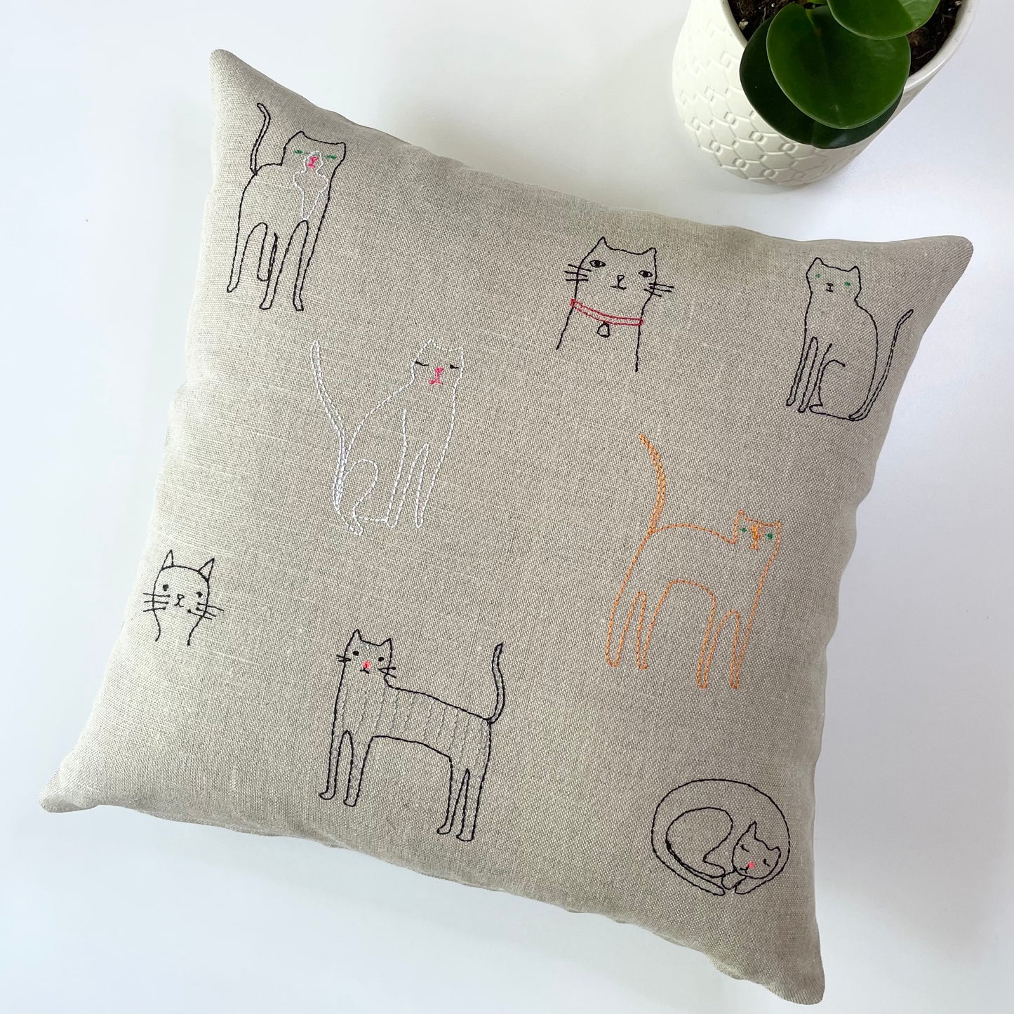 Cats Pillow, Linen