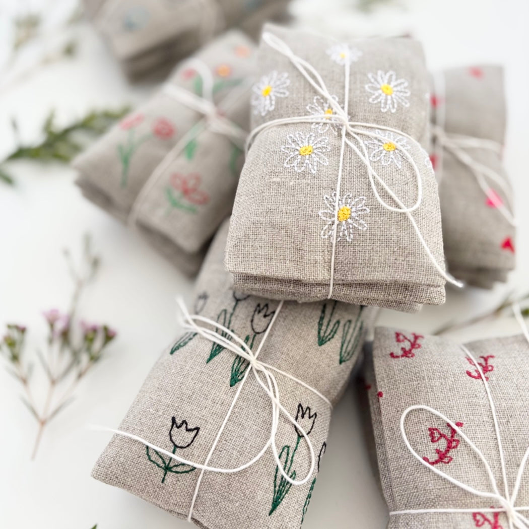 Daisies Sachet Set